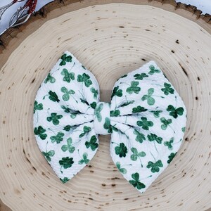 St. Patrick&#39;s day Bow, Baby bow, Big clip Bow, Irish Bow, St Patricks day print Headwrap, bow on nylon, shamrock bow