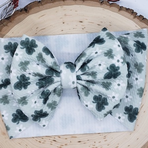 Día de San Patricio Headwrap Bow, Baby Headwrap, Big Bow, Shamrock daisy Bow, clover daisy Headwrap, Toddler Headwrap