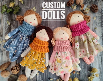 Fabriqué sur commande poupée personnalisée Poupée de chiffon personnalisée fille Poupée en tissu avec vêtements Première poupée de bébé Cadeau pour tout-petits Première poupée de Noël