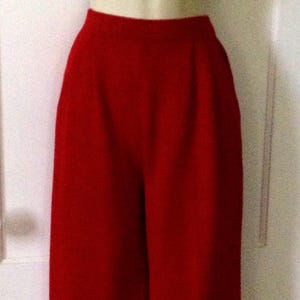 St. JOHN by Marie Gray Red Vintage Knit Pants - Red 1980’s Vintage Elastic Waist Knit Capri Pants by St. John Collection Marie Gray - Size 6