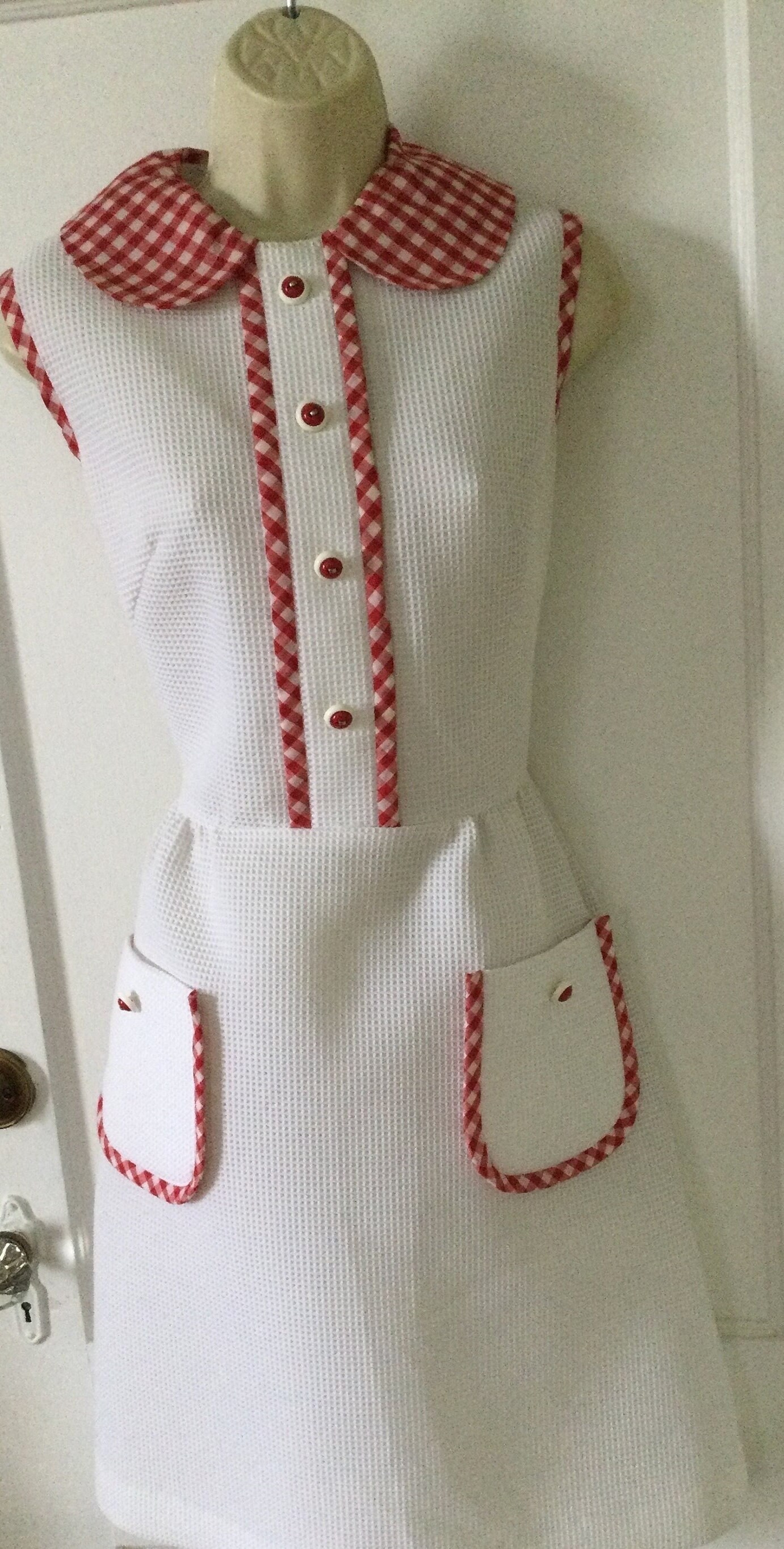 White/red Gingham Trim 1960s Vintage Shift Dress White/red Gingham ...