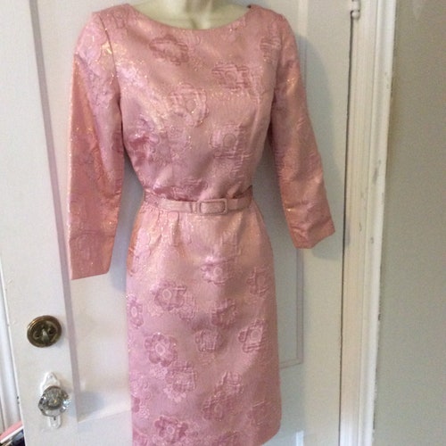 Pink Vintage Belted shops Brocade Dress - Pink/Gold Floral-Embossed Brocade 1960’s Vintage Belted Shift Dress Size 4 - Made in the USA