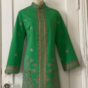 1970’s Vintage Soutache Trim Alfred Shaheen Tunic Hawaiian Dress - Green Hand-Printed Soutache Trim Long Sleeve ALFRED SHAHEEN Tunic Dress