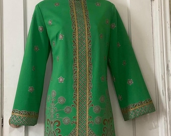 1970s Alfred Shaheen Hawaiian Tunic Dress: Green Screen-Printed Soutache Trim Aloha Dress
