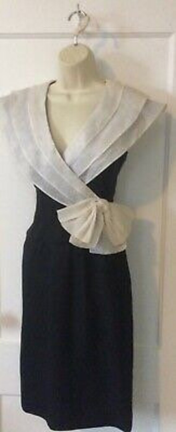 Albert Nipon BlackIvory Color-block Large Collar/L