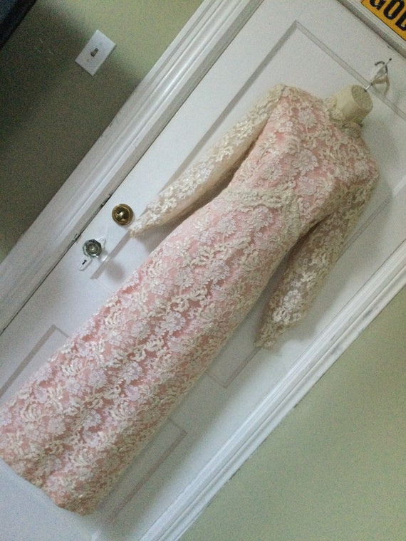 Pink/Ivory Vintage Lace (Wedding) Dress - Pink/Iv… - image 6