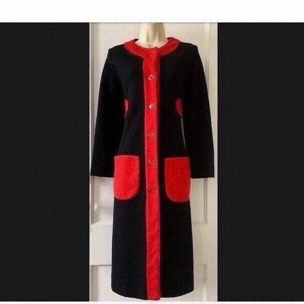 BONWIT TELLER Vintage Colorblock Wool Shirt Dress - Black/Red Colorblock 1960’s Vintage Long Sleeve Wool Knit Bonwit-Teller Shirt Dress