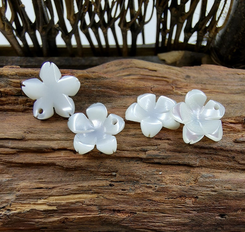 10pcs 12mm Carved White Mother of Pearl Sakura Flower Charms