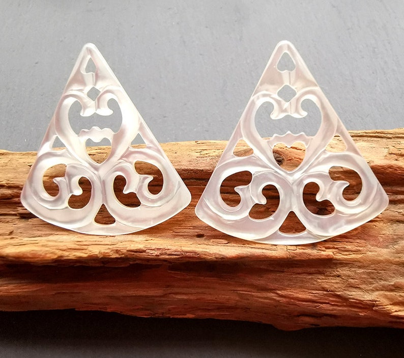 2 Pieces 41x40mm White Mother of Pearl Filigree Sector