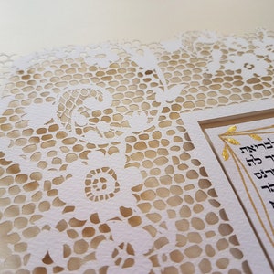 Benutzerdefinierte Papierschnitt Ketubah, handgefertigte zarte Spitze Ketubah mit echten Goldblumen, jüdische Ehegelübde Ketubah Texte