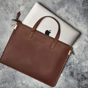 Custodia imbottita in pelle per laptop con cinturino Custodia per Macbook personalizzata con manico e fodera in feltro, custodia per MacBook Pro 13 in vera vacchetta