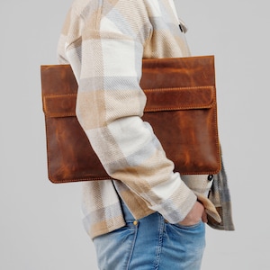 Monogram laptoptas, laptoptassen leer, naam laptoptas, leren laptophoes, aangepaste MacBook-hoes, laptoptassen macbook