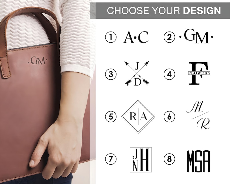 K&ouml;nnte beinhalten: Eine braune Ledertasche mit einem personalisierten Monogramm-Design. Die Tasche hat einen oberen Griff und einen Rei&szlig;verschluss. Das Monogramm ist in einer einfachen, klassischen Schriftart gehalten. Das Bild zeigt acht verschiedene Monogramm-Designoptionen zur Auswahl.