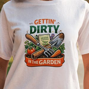 Maglietta "Gettin' Dirty in the Garden" / Attrezzi da giardinaggio, design "Tomato Patch"