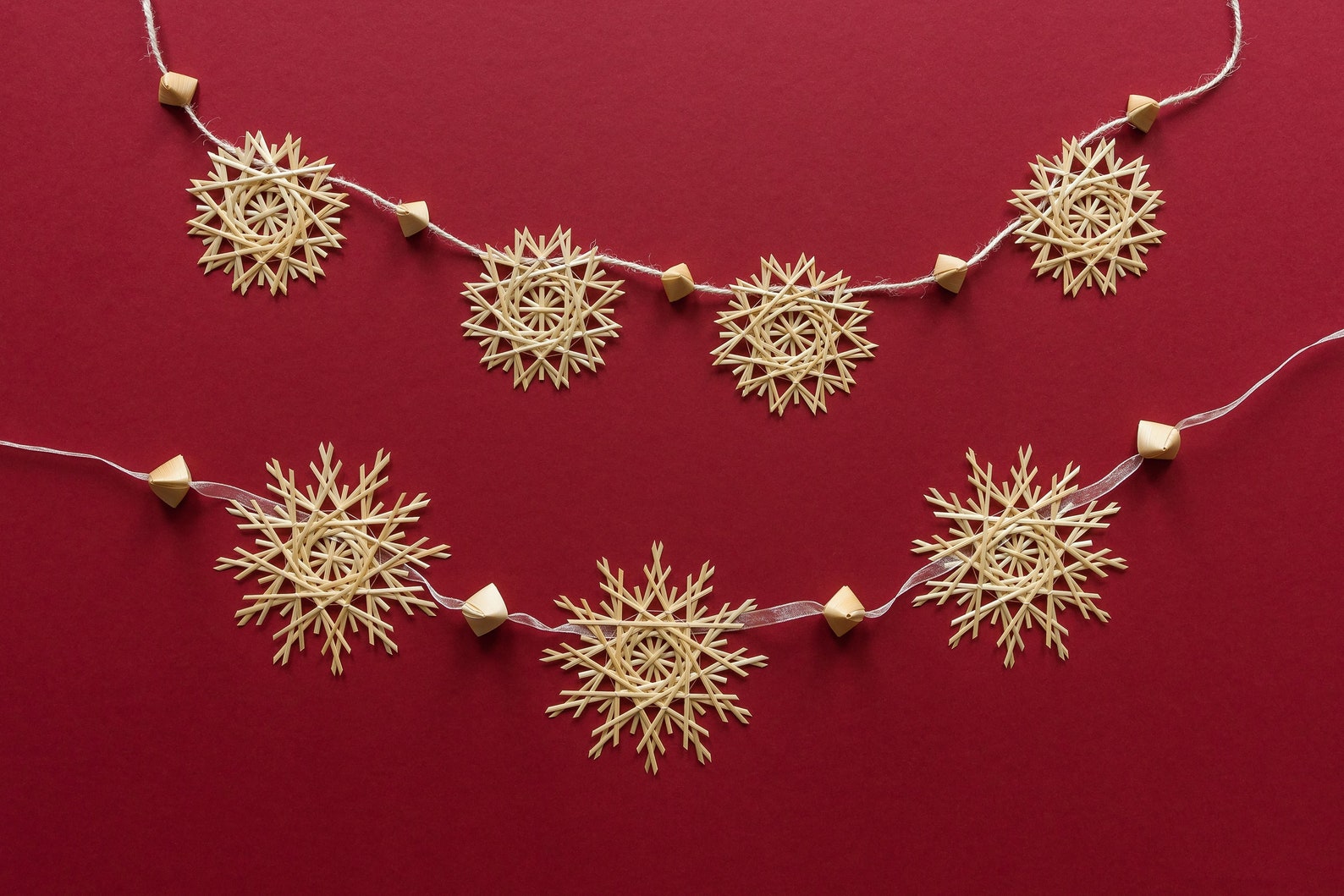 Christmas Garland, Garland of straw snowflakes