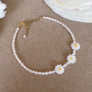 ブレスレット wing bling 14k Dora Daisy Pearl Bracelet Daisy Bracelet, 14k Gold-filled Pearl Bracelet, Bridal