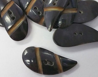 Horn Teardrop Button with Two Stripes (4)
