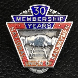 Vintage Silver (Birmingham Hallmark) National Union Of Railwaymen 30 Years Membership Badge By J T & Co Birmingham 1967. NUR 30 Years Badge.