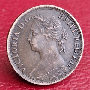 1890 British Farthing Coin. Queen Victoria 1890 &quot;Bun Head&quot; Farthing Coin.
