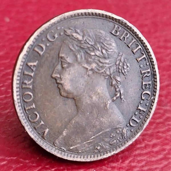 1890 British Farthing Coin. Queen Victoria 1890 "Bun Head" Farthing Coin.