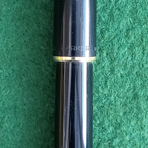 Vintage Parker Duofold Fountain Pen. Vintage Parker Duofold Fountain Pen - Black, 14 Ct Gold Nib.