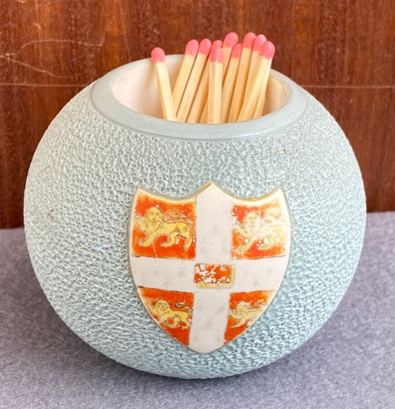 ケンブリッジ大学の紋章が描かれたアンティークの W & R Carlton Ware 