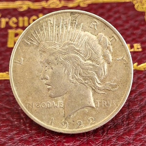 1922 Peace Dollar. 1922 USA Silver Peace Dollar - Anthony de Francisci.