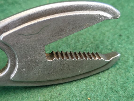 Bahco 8-Inch Alligator Adjustable Wrench | US Made Adjustable Spanner | V-Jaw Design For Secure Grip | Industrial Grade