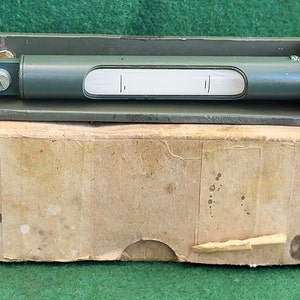 Bonito nivel de burbuja Hilger & Watts Ltd vintage de los años 40. Nivel de burbuja de ingenieros/maquinistas vintage en caja de cartón original, fabricación británica.