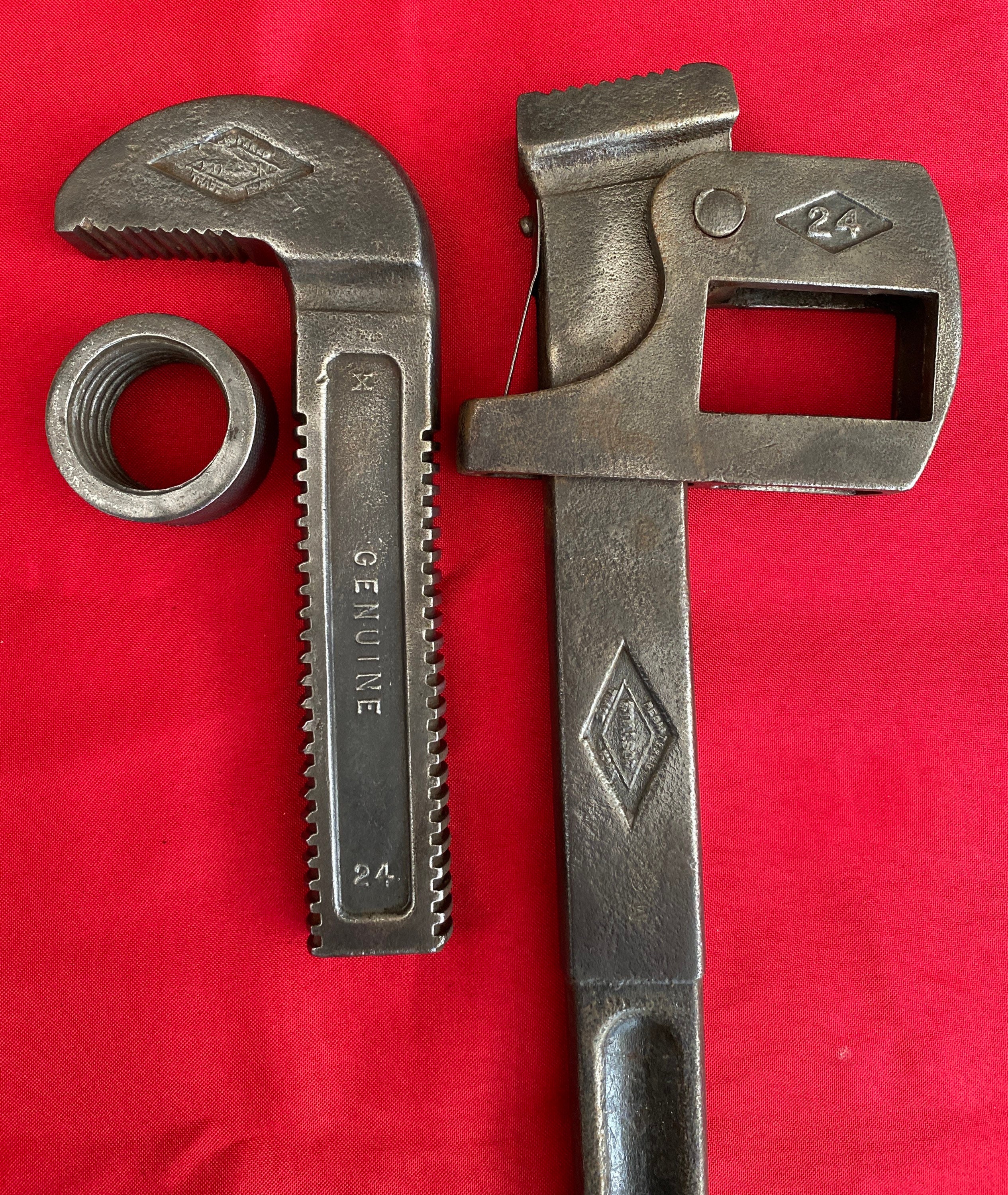 VINTAGE ANTIQUE STILLSON WALWORTH PIPE WRENCH 18 Plus VINTAGE CRAFTSMAN