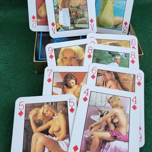 Cartes à jouer pin up vintage Mayfair Magazine - Double Deck. Cartes à jouer vintage pin up Mayfair.