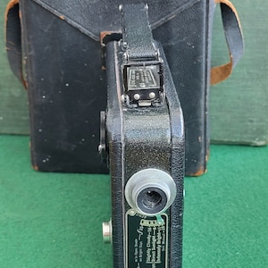 Vintage Kodak Cine Camera - Cine Kodak 8 Model 20 (Clockwork Camera) In Original Leather Case With Instruction Book (French Language).
