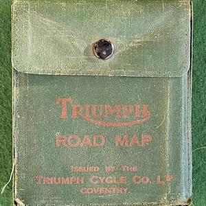 Zeldzame vintage Triumph-motorkaarten, complete set van acht inclusief index en originele groene hoes - jaren 1920/1930.