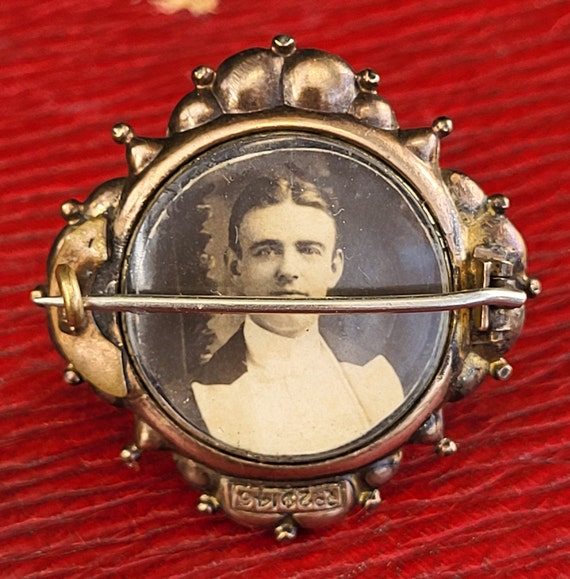 Antique Brooch - Antique Mourning Brooch With Pic… - image 9