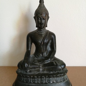statue en bronze vintage de Bouddha assis, Bouddha assis méditant, statue de Bouddha en bronze vintage, Bouddha traditionnel, statue en bronze vintage