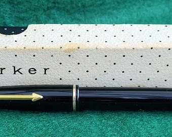 Penna stilografica Parker d'epoca. Penna stilografica Parker "17" Lady d'epoca, nera, nella scatola originale con istruzioni, anni '60.