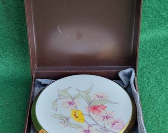 Vintage Stratton Powder Compact With Flowers Scene To Lid, Signed G Breeze, In Original Box With Original Pouch. Vintage Stratton Compact.