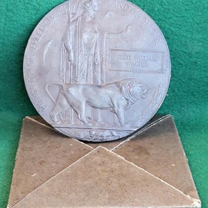 Placa de la muerte de la Primera Guerra Mundial/Centavo de la muerte/Centavo de la viuda/Centavo del muerto en embalaje de cartón original.