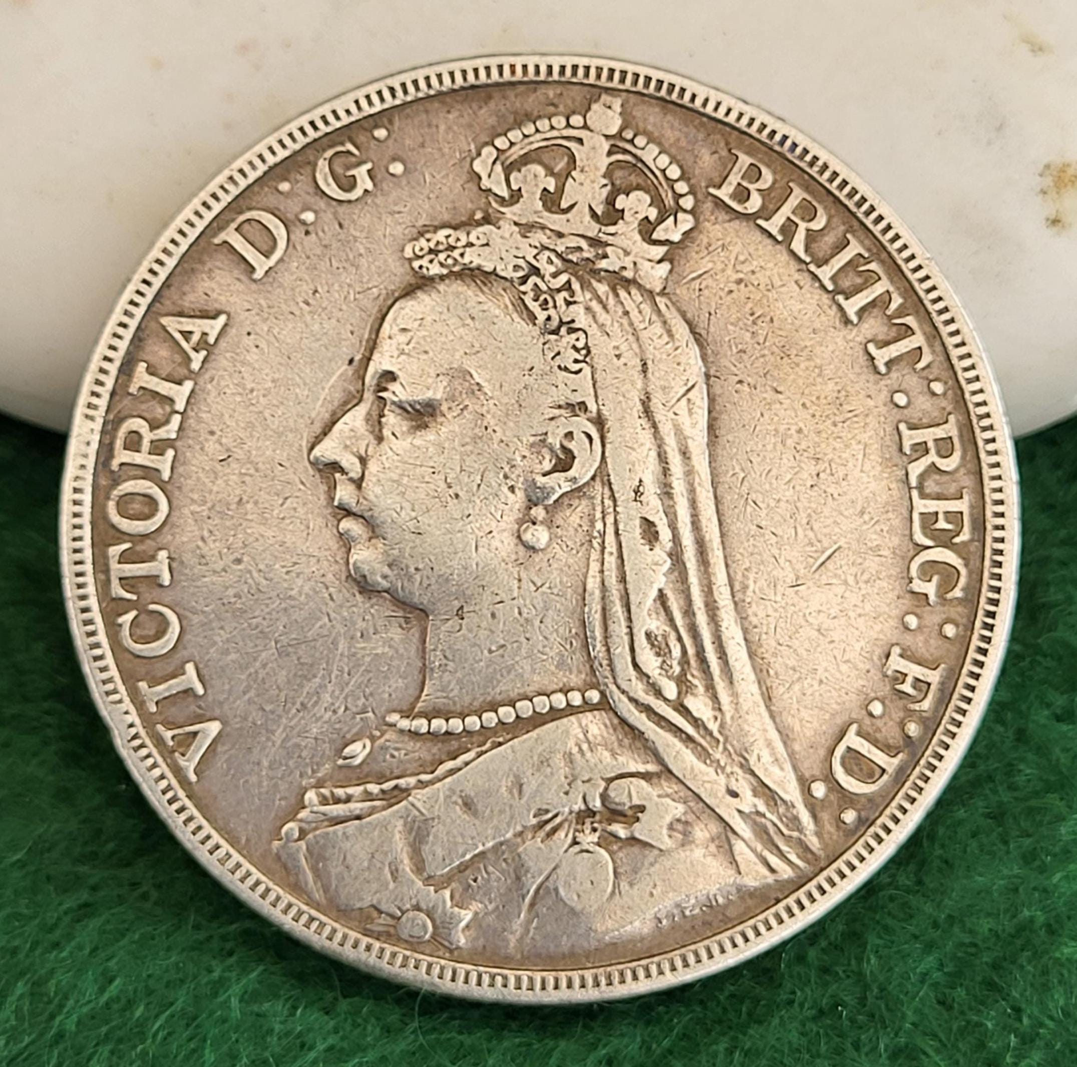 1889 年ビクトリア女王ジュビリーヘッド シルバー クラウン 