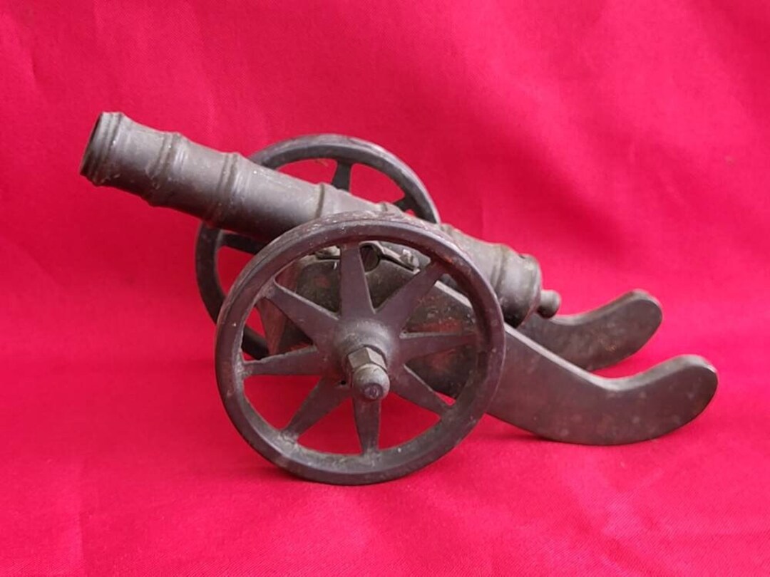 Vintage Brass Cannon Vintage Ornamental Brass Cannon. Vintage Model