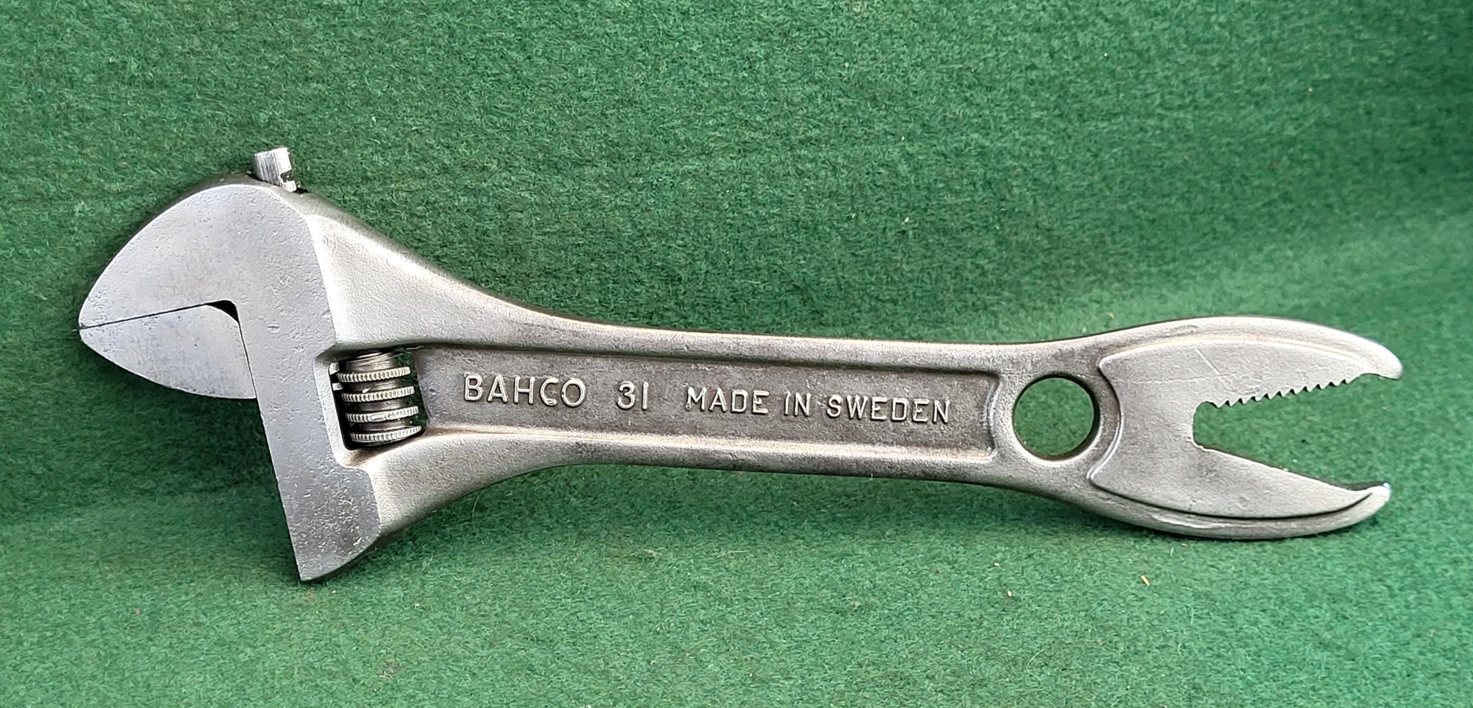 Vintage Bahco 31 Adjustable Wrench With Alligator Jaws. Vintage Bahco 8 Inch (200mm) Adjustable Wrench With Alligator Jaws - Made In Sweden.