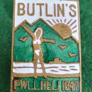 Vintage 1947 Butlin&#39;s Pwllheli Enamel Badge. Butlins Pwllheli 1947 Enamel Pin Badge. Vintage Enamel Badge. Vintage Butlin&#39;s Memorabilia.