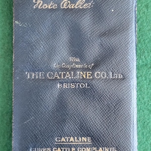 Ancien « Magic Wallet » ou portefeuille à rabat représentant la publicité pour Cataline (Cattle Drench) - The Cataline Co Ltd Bristol.