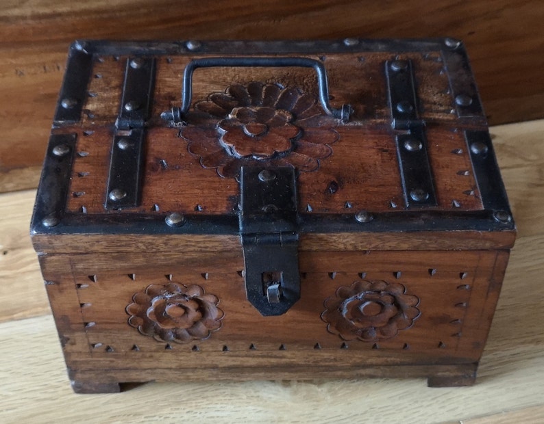 Unusual Vintage Medieval Style Rustic Trinket Jewellery Box