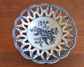 Royal Worcester Bow 18th century 39 Dr Wall 39 period, a large reticulated weave basket in blue and white small blue flowers in transfer print