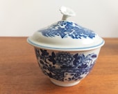 First Period Worcester Bow (1775) England Dr Wall period lidded sugar bowl, Fence pattern
