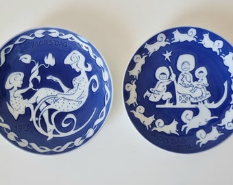 Set of 2x Royal Copenhagen mothers day (Mors Dag) plates 1973 and 1974 in blue and white