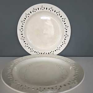 Set of 2 Wedgwood creamware dessert or breakfast plates with a reticulated border, amazing dishes of 1850 England