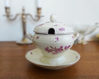 20th C Wedgwood Etruria by Frankenthal creamware lidded sauce dish, magenta floral sprays butterflies, basket-weave border w/ apple finial