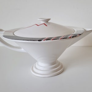 Postmodern Memphis-stil pyramidkanna i 80-talsstil av Salins-Studio, Salins des Bains Frankrike